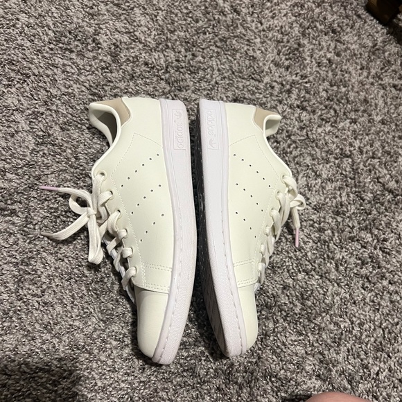 Adidas Primegreen Stan Smith Sneaker - Size 6 runs LARGE - Picture 3 of 8